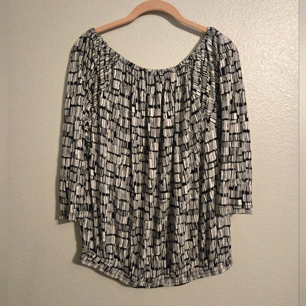 Michael Kors Black and White Patterned Top With Elastic Neckline And Hem Size XS